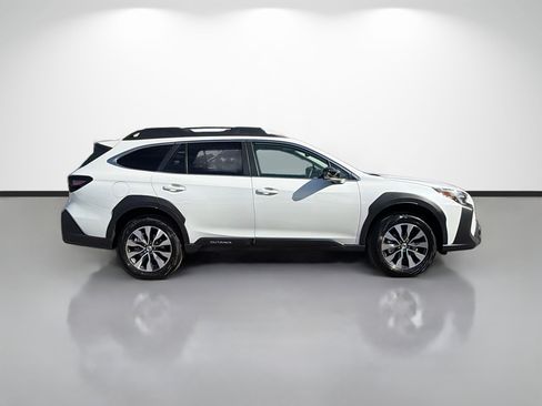 Used 2025 Subaru Outback Limited image 2