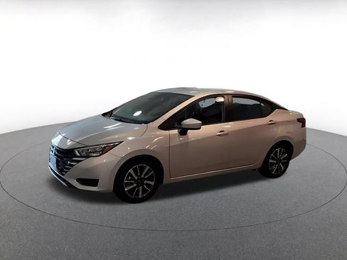 Used 2025 Nissan Versa SV FWD image 7