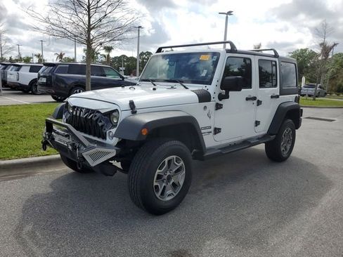 Used 2018 Jeep Wrangler Unlimited Sport w/ Connectivity Group image 2