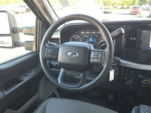 Used 2024 Ford F550 4x4 SuperCab Super Duty image 33