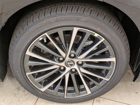 New 2025 Lexus ES 350 w/ Premium Package image 16