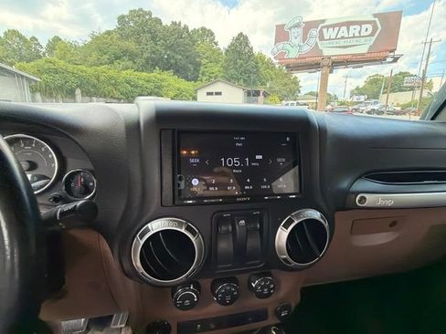 Used 2015 Jeep Wrangler Rubicon w/ Power Convenience Group AWD/4WD image 24