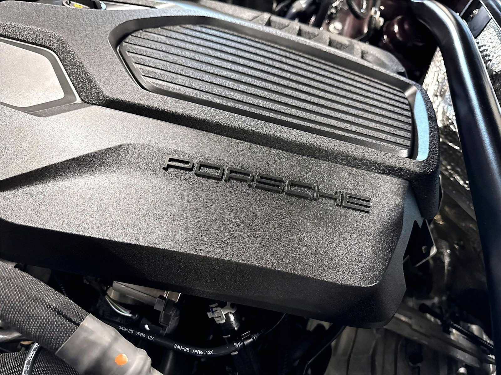 Used 2026 Porsche Macan AWD/4WD image 37