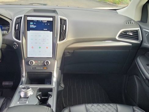 Used 2023 Ford Edge Titanium AWD/4WD image 4