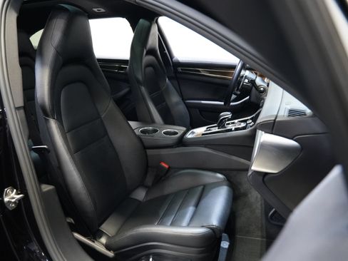 Used 2018 Porsche Panamera 4S AWD/4WD image 32