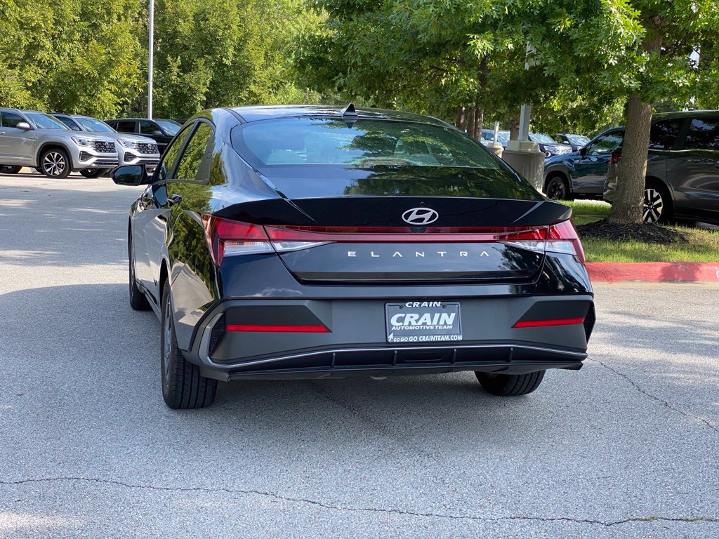 Used 2024 Hyundai Elantra SEL FWD image 5