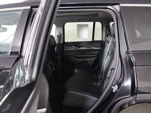 Used 2023 Jeep Grand Cherokee Limited AWD/4WD image 33