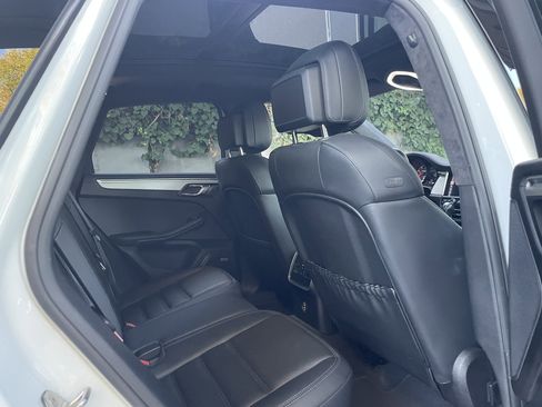 Used 2020 Porsche Macan Turbo image 16