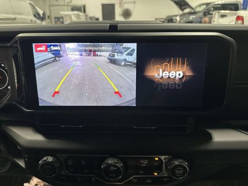 Used 2025 Jeep Wrangler Unlimited Sahara AWD/4WD image 29