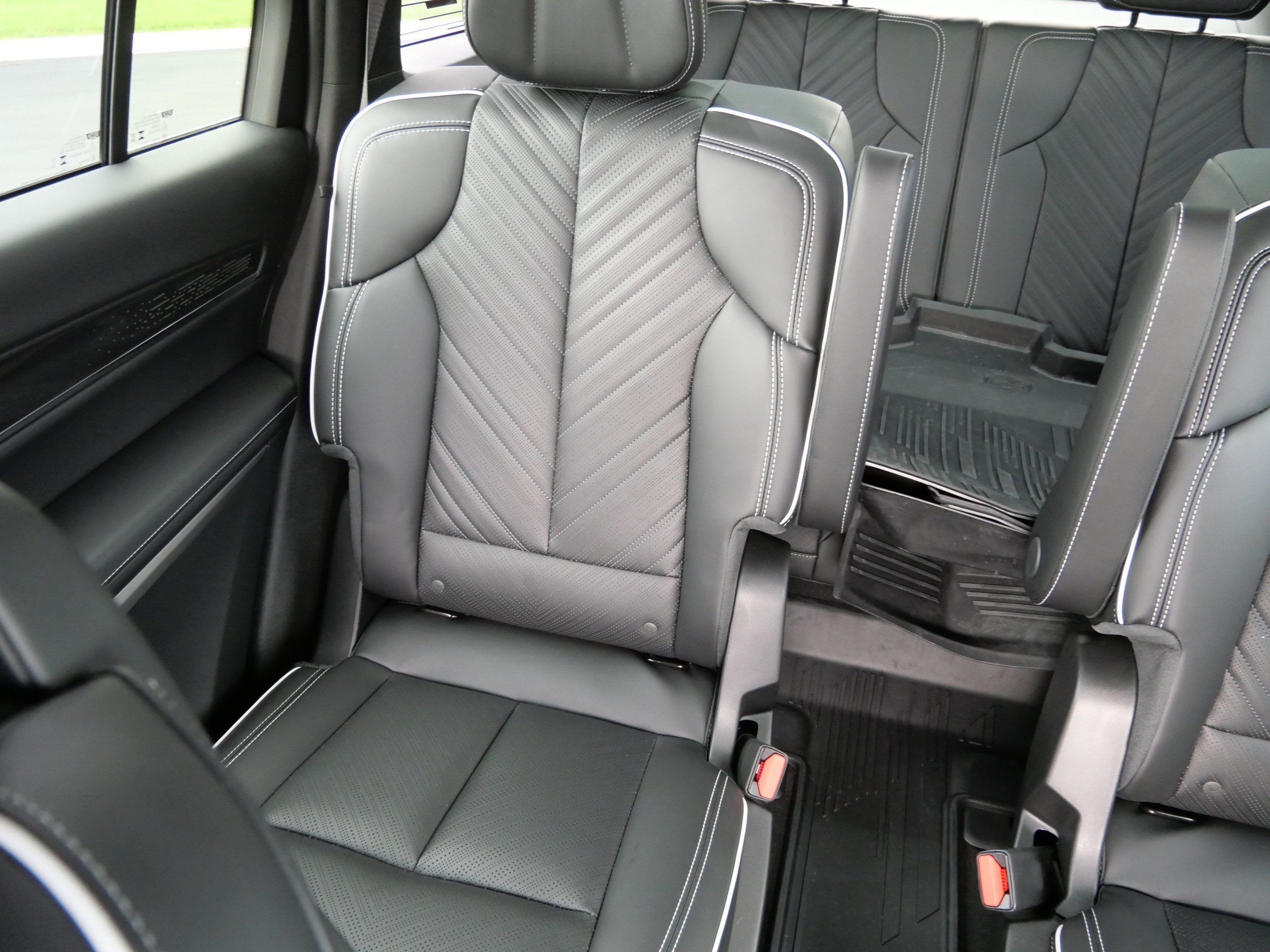 Certified 2026 Cadillac Vistiq Sport w/ LPO, Floor Liner Package AWD/4WD image 12