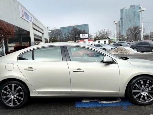 Used 2017 Volvo S60 T5 Inscription w/ Climate Package image 8