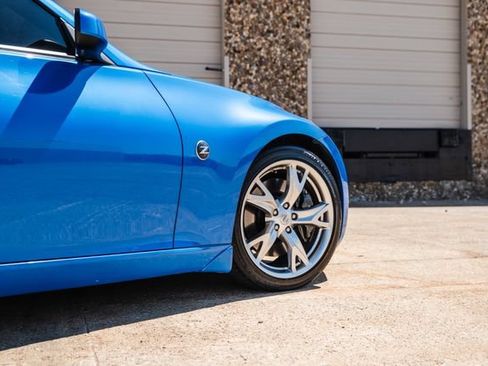 Used 2010 Nissan 370Z Touring w/ Sport Pkg RWD image 28