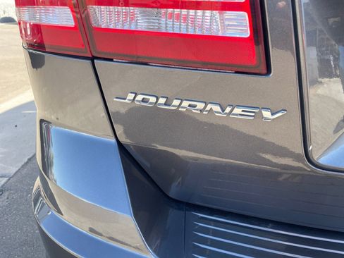 Used 2018 Dodge Journey SE w/ Connectivity Group FWD image 28
