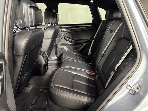 Used 2023 Porsche Macan w/ Premium Package Plus AWD/4WD image 28