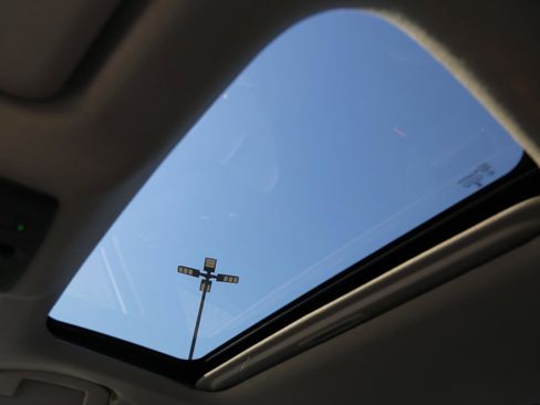 Used 2024 Nissan Sentra SR w/ SR Premium Package image 18