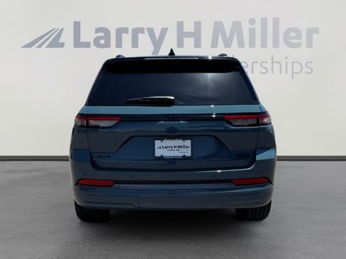 Used 2026 Jeep Grand Cherokee Summit w/ Obsidian Package AWD/4WD image 4