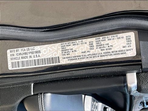 Used 2023 Jeep Grand Cherokee Limited AWD/4WD image 23