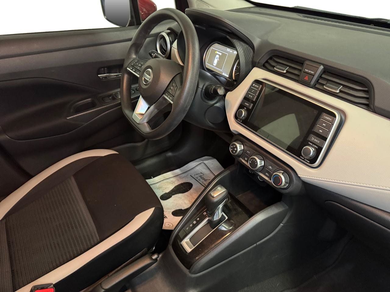 Used 2021 Nissan Versa SV FWD image 4