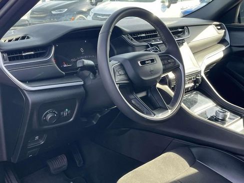 Used 2024 Jeep Grand Cherokee L Laredo image 12