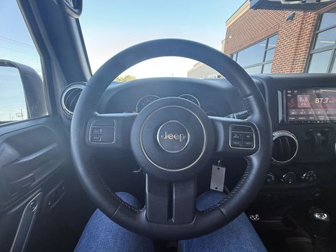 Used 2015 Jeep Wrangler Rubicon w/ Power Convenience Group AWD/4WD image 10