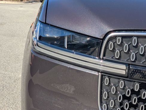 Certified 2025 Lincoln Navigator Reserve image 12