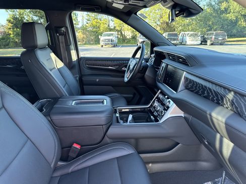 Used 2023 GMC Yukon Denali image 35