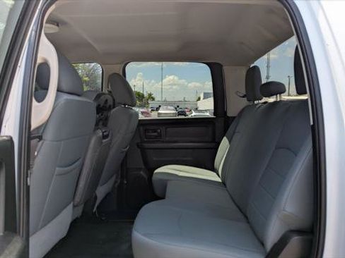 Used 2019 RAM 1500 4x4 Crew Cab Classic image 17