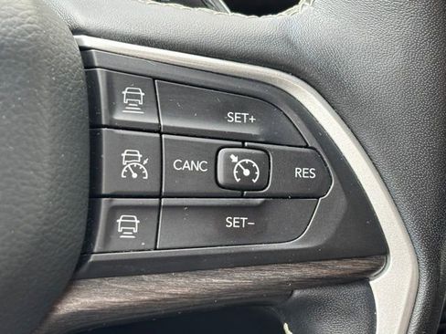 Used 2022 Jeep Grand Cherokee L Limited AWD/4WD image 15