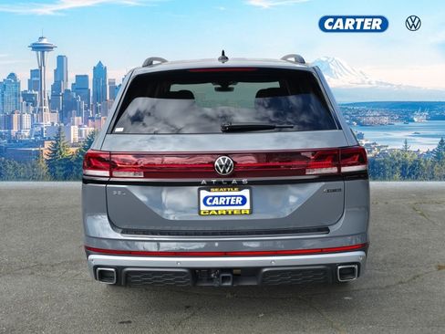 Used 2024 Volkswagen Atlas Peak Edition SEL AWD/4WD image 4