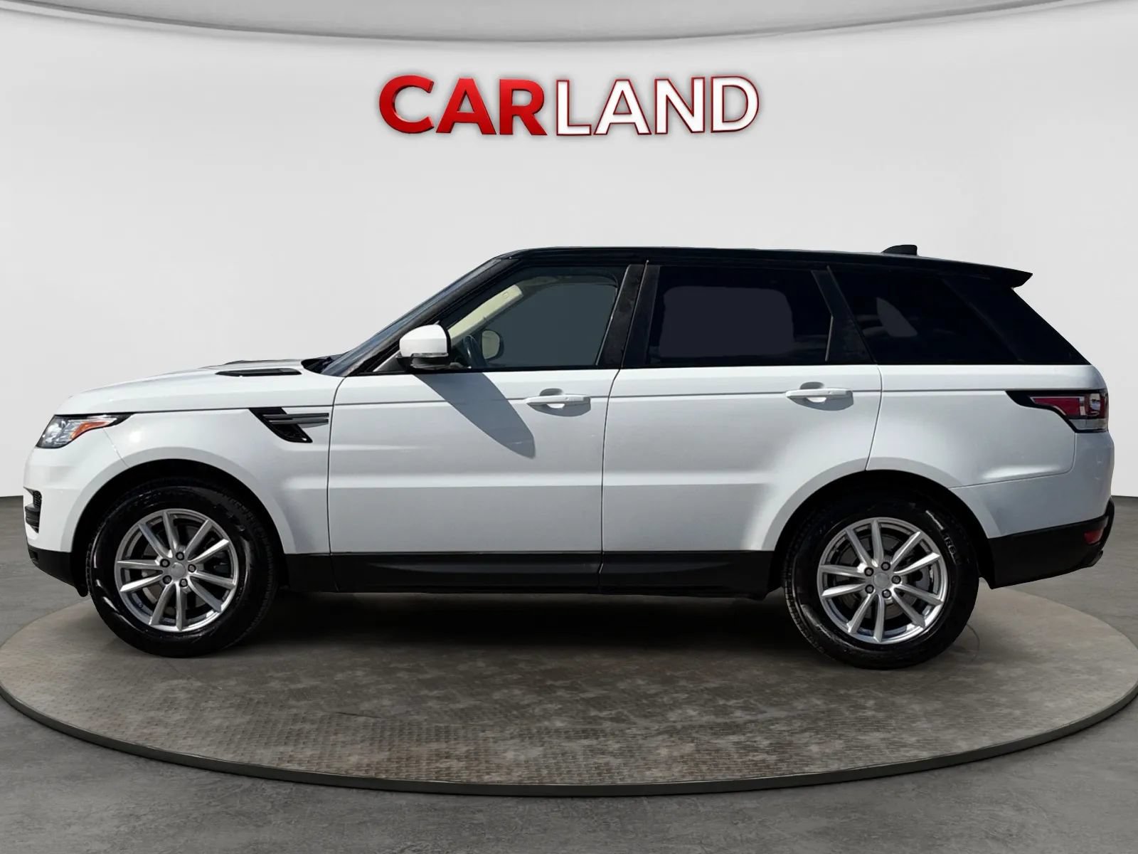Used 2017 Land Rover Range Rover Sport SE AWD/4WD image 2