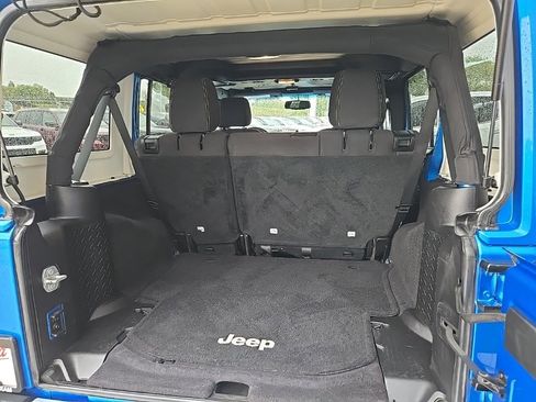 Used 2015 Jeep Wrangler Unlimited Sahara w/ Connectivity Group image 93