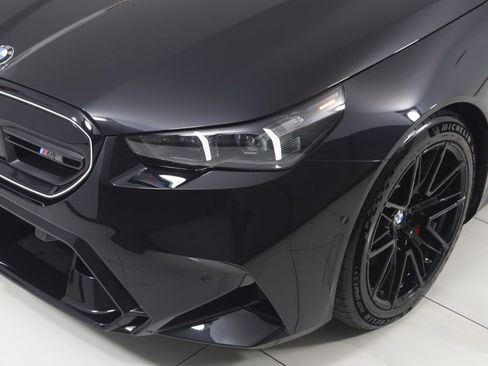 Used 2025 BMW M5 w/ Executive Package image 86