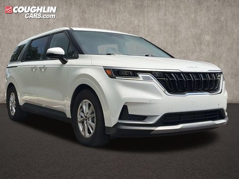Used 2023 Kia Carnival LX FWD image 1