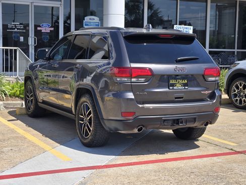 Used 2018 Jeep Grand Cherokee Trailhawk w/ Trailhawk Luxury Group AWD/4WD image 3