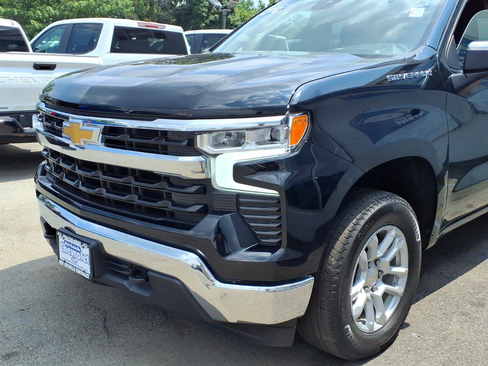 Used 2023 Chevrolet Silverado 1500 LT AWD/4WD image 7