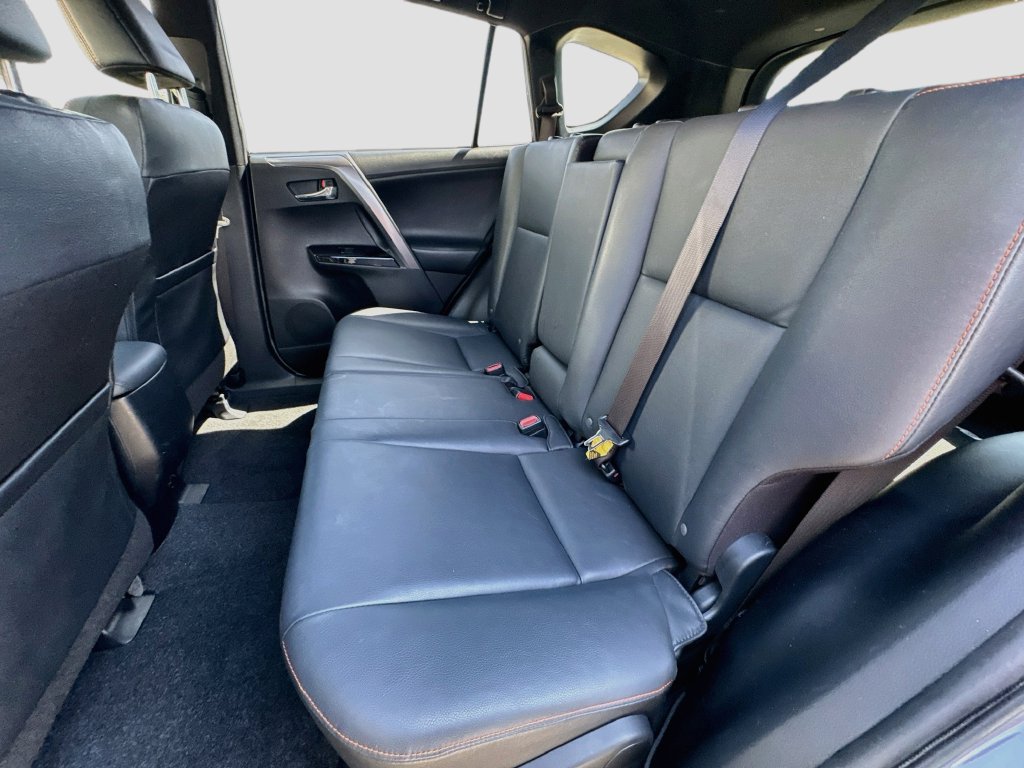 Used 2018 Toyota RAV4 SE w/ Power Extra Value Package FWD image 28