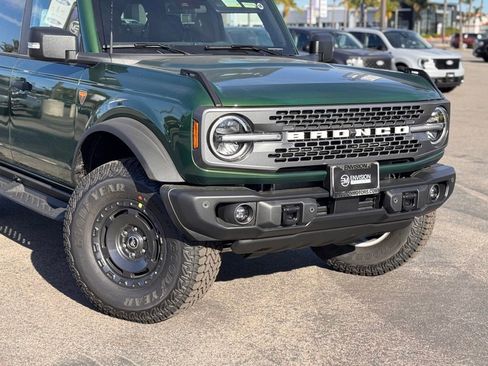 New 2025 Ford Bronco Badlands image 3