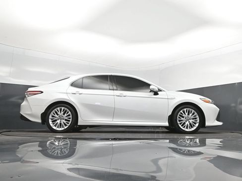 Used 2020 Toyota Camry XLE FWD image 43