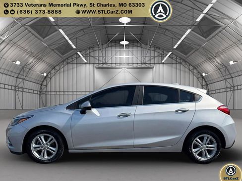 Used 2017 Chevrolet Cruze LT w/ Convenience Package image 6