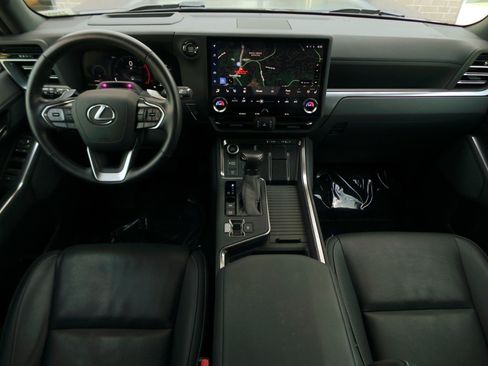Used 2025 Lexus GX 550 w/ Cold Area Package AWD/4WD image 8