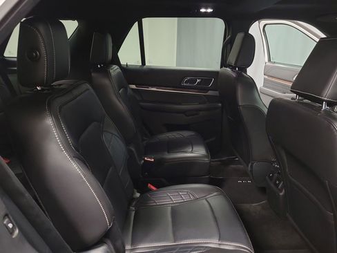 Used 2018 Ford Explorer Platinum AWD/4WD image 25