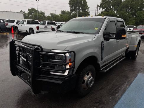 Used 2025 Ford F350 Lariat AWD/4WD image 2