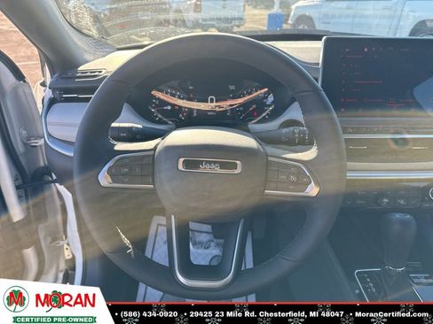 Used 2025 Jeep Compass Limited image 13