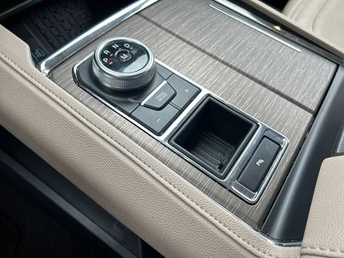 Used 2024 Ford Expedition Limited image 21