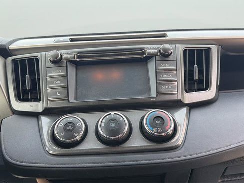 Used 2015 Toyota RAV4 LE image 18