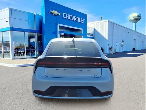 Used 2023 Toyota Prius XLE image 4