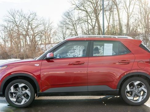 Used 2022 Hyundai Venue SEL image 9