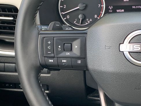 Used 2026 Nissan Rogue SV w/ SV Premium Package image 13