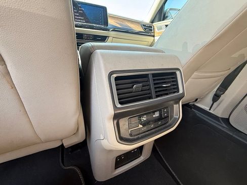Used 2024 Volkswagen Atlas SE w/ Panoramic Sunroof Package FWD image 19