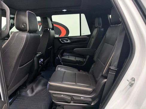 Used 2023 GMC Yukon SLT w/ SLT Luxury Package RWD image 14